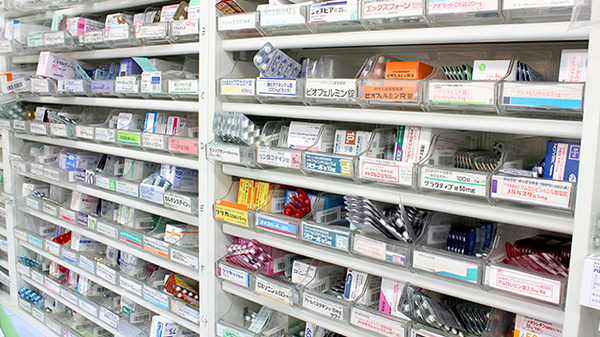 パル薬局清見店の薬棚