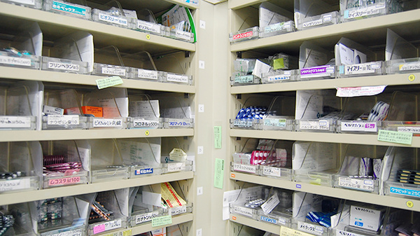 ぼうしや調剤薬局　城南店の薬棚