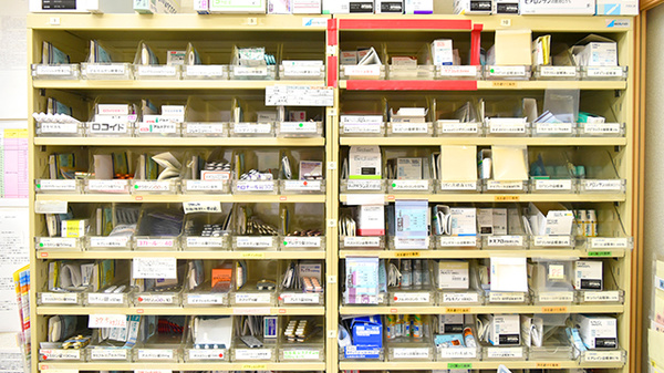 ぼうしや調剤薬局　今宿店の薬棚