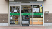 I&H江井島薬局の入口