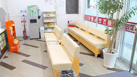 阪神調剤薬局　木津屋橋店の待合スペース