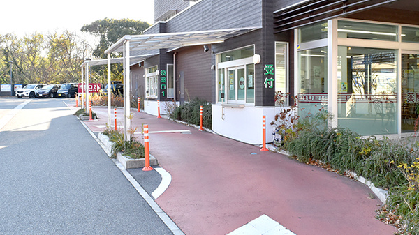 阪神調剤薬局　阪神センター大蔵谷店のドライブスルー
