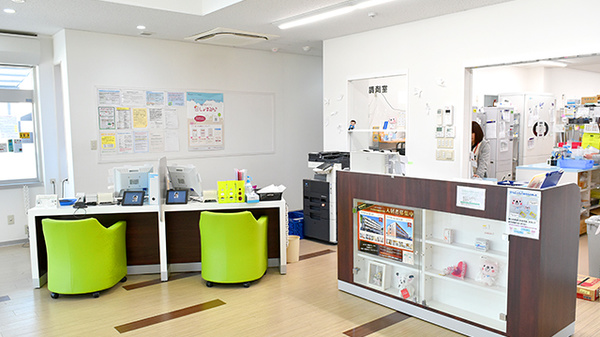 阪神調剤薬局　阪神センター大蔵谷店の受付/カウンター