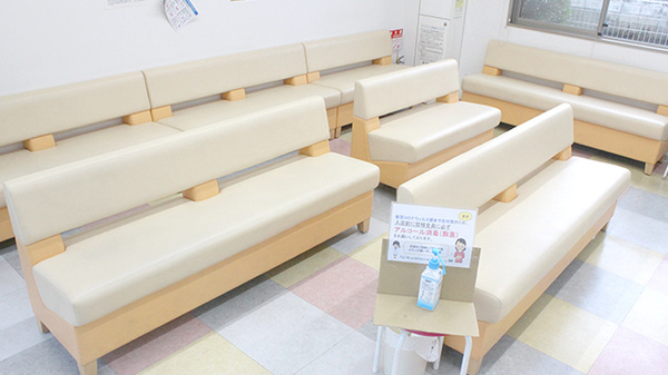 阪神調剤薬局　深谷店の待合スペース