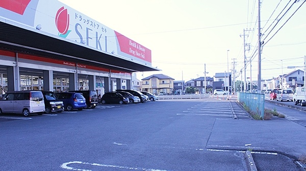 セキ薬局　吉川店の駐車場