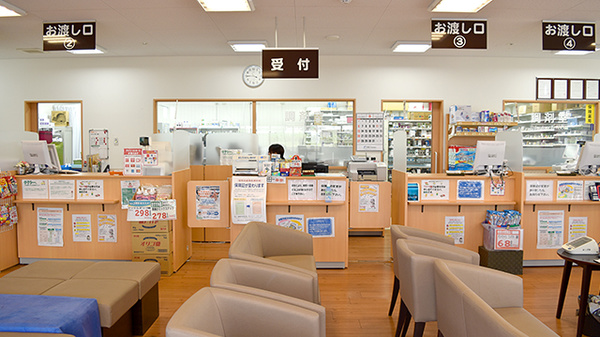 ユタカ調剤薬局　宇治徳洲会病院前の受付/カウンター