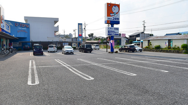 ユタカ薬局　黒野の駐車場