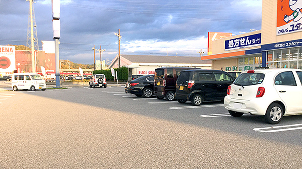 ユタカ調剤薬局　近江の駐車場