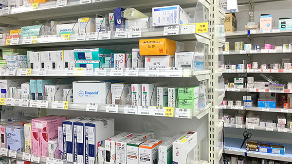 ユタカ調剤薬局　近江の薬棚