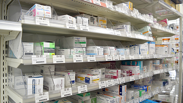 ユタカ薬局　木之本の薬棚