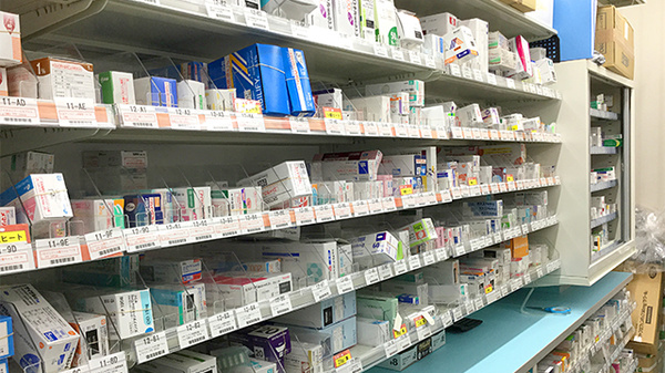 ユタカ薬局　彦根南の薬棚
