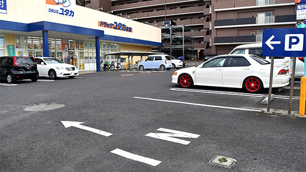 ユタカ薬局　祝園の駐車場