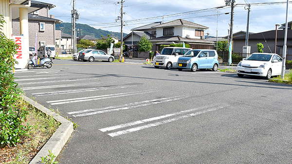 ユタカ薬局　宝ヶ池の駐車場