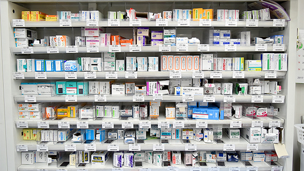 ユタカ薬局　福知山厚中の薬棚