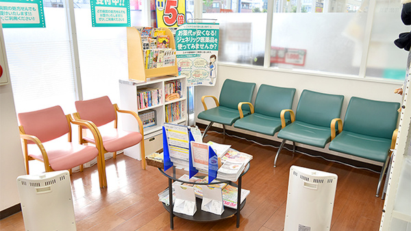 ユタカ薬局　福知山厚中の待合スペース