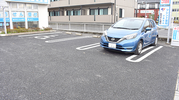 フレンド薬局　小金井店の駐車場