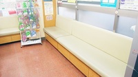 ニシイチ薬局　アミング潮江店の待合スペース