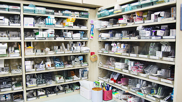 にしいち調剤薬局　宝塚店の薬棚