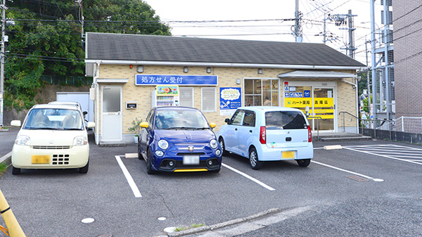 ハート薬局高陽店の駐車場