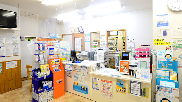 若草薬局の受付/カウンター