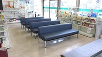 イヨウ薬局　矢掛店の待合スペース