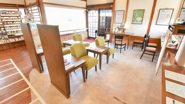 イヨウ薬局 福市店の待合スペース