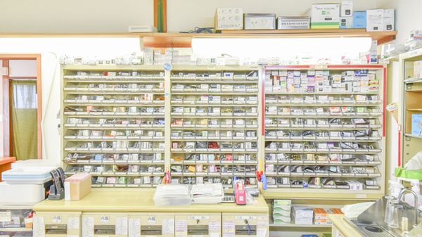 イヨウ薬局 福市店の薬棚