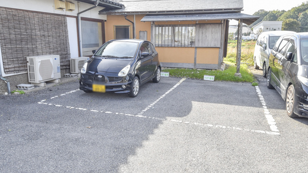 イヨウ薬局 福市店の駐車場
