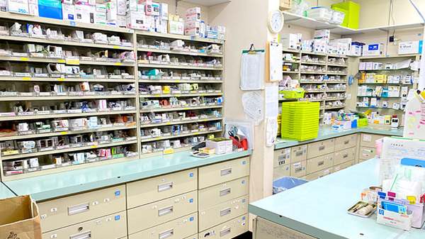 くすりのマルト調剤薬局　平五町目店の薬棚
