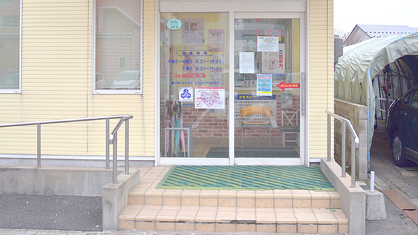 池田薬局　中央の入口