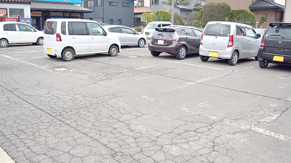 池田薬局　中央の駐車場