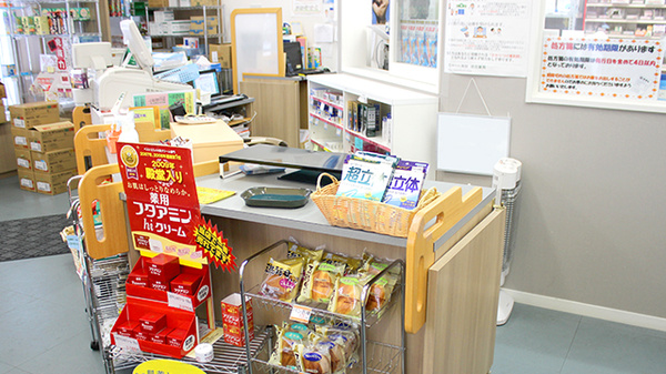 池田薬局　佐竹通りの受付/カウンター