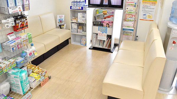 みやこ薬局　北山店の待合スペース