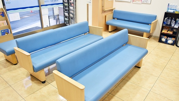 クルーズ薬局　海田店の待合スペース