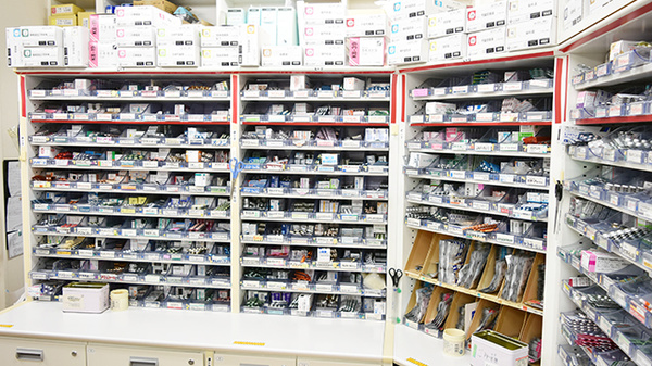クルーズ薬局　海田店の薬棚