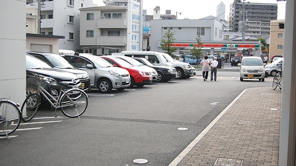 クルーズ薬局　段原店の駐車場