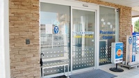 クルーズ薬局　西風新都店の入口