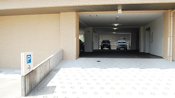 クルーズ薬局　西風新都店の駐車場