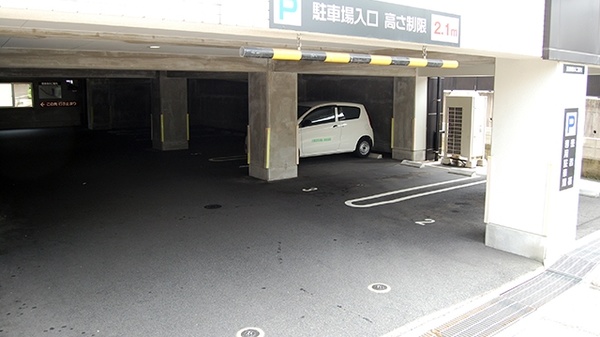 クルーズ薬局　緑井店の駐車場