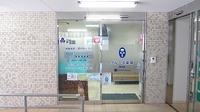 クルーズ薬局　緑井店の入口
