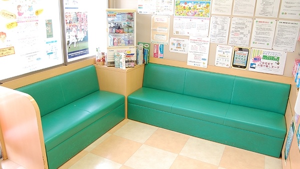 くるみ薬局　沼田店の待合スペース