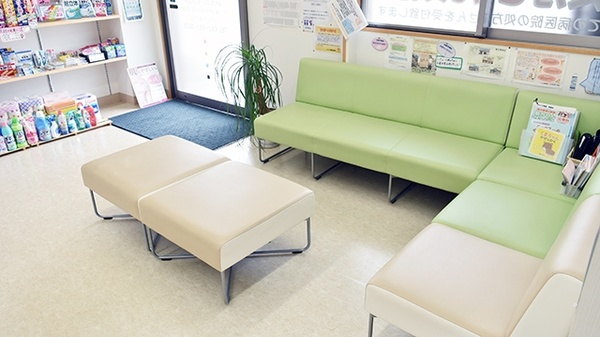 さんくす薬局　高屋店の待合スペース