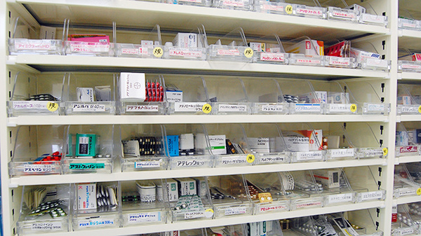 さんくす薬局　福間店の薬棚