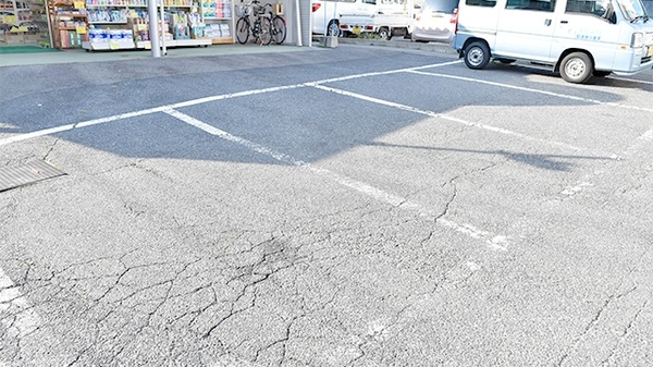 康仁薬局　仁方店の駐車場