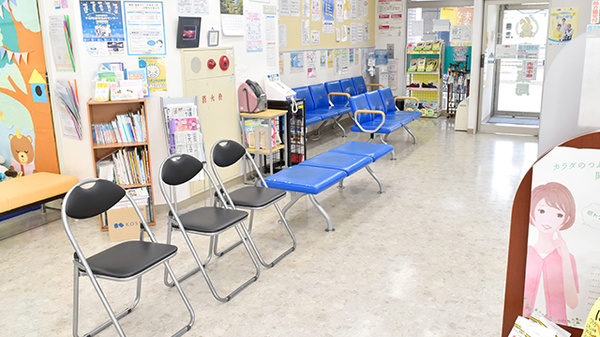康仁薬局　八幡東店の待合スペース