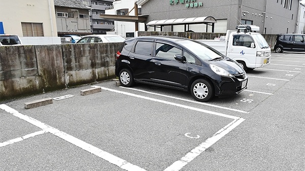 康仁薬局　広二級橋店の駐車場