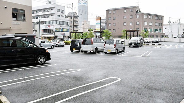 康仁薬局　廿日市中央店の駐車場