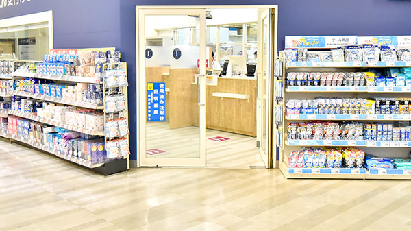 イオン薬局　練馬店の入口