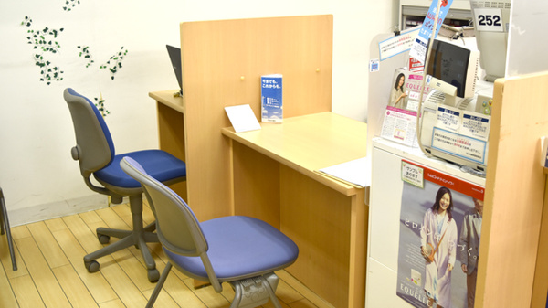 イオンフードスタイル板宿店薬局の受付/カウンター