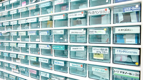 佐々木薬局　森店の薬棚